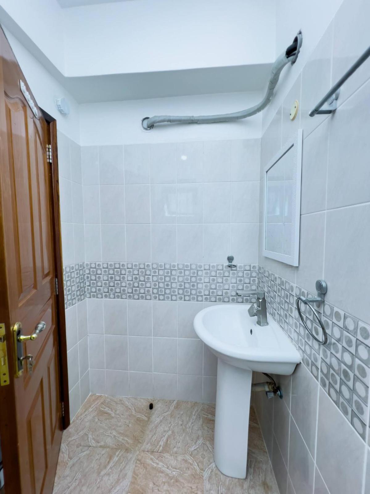 Séjour chez l'habitant Ln Nyali Private Ensuite With Swimming Pool
